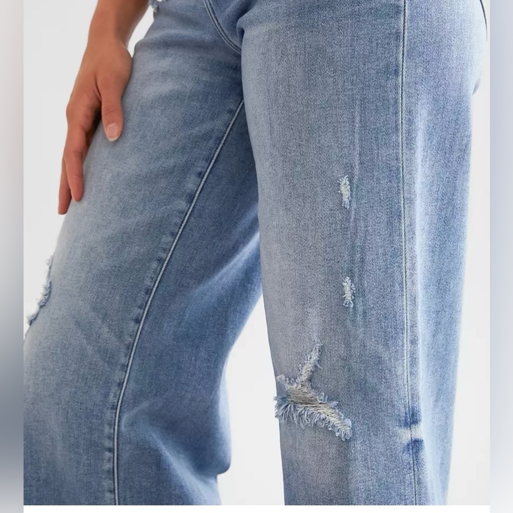 Mid Rise Slightly Distressed Nori Jean. NWT - Picture 5 of 9